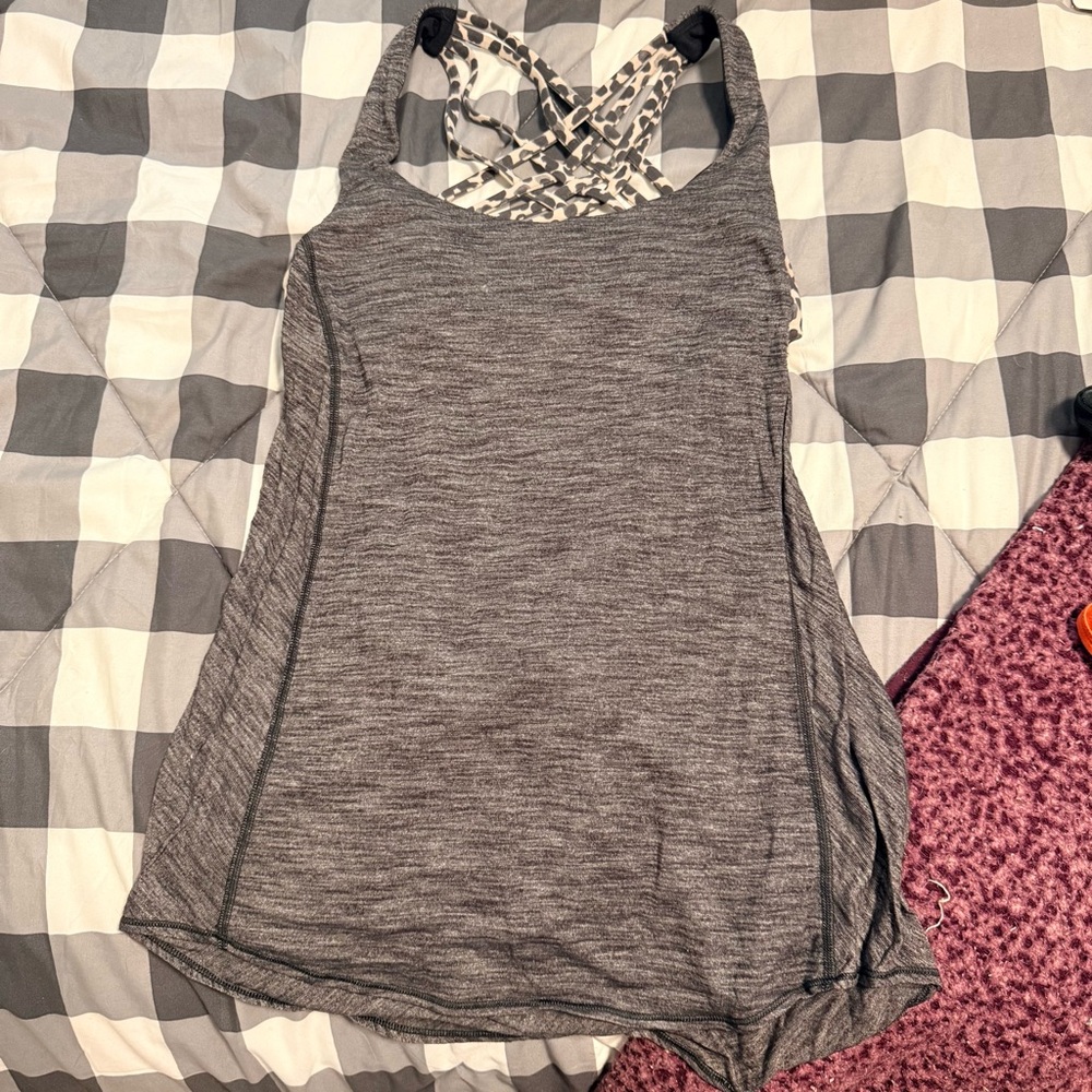 EUC Lululemon Tank with Attached Sports Bra Size 6